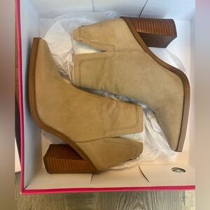 Vince Camuto Welland Ankle Booties 7